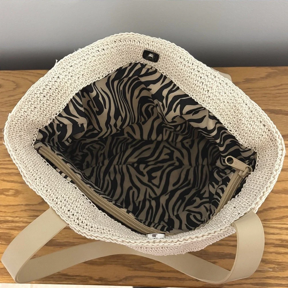 Liz Claiborne Ivory Crochet Floral Purse Zebra Print Lining HBRU0463 NEW‎